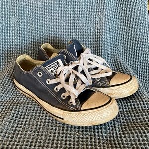 Converse All Star Sneakers Classic in Navy, Size 6